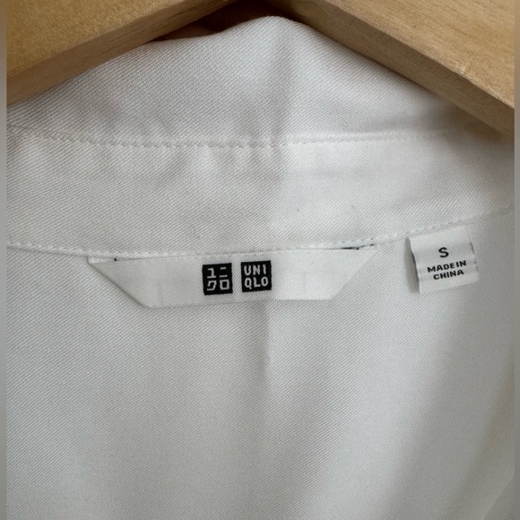 Uniqlo - White Short Sleeve Button Down - Size Small - Picture 3 of 3